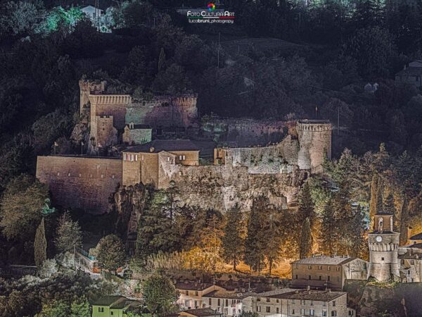 PELLEGRINI NELLA NOTTE DI HALLOWEEN. Dalla Tenebrosa Fortezza al Borgo di Castrocaro.